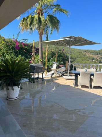 Шикарная вилла с территорией и бассейном в районе Каргыджак - Ракурс 14