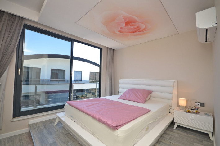 Роскошный меблированный пентхаус планировки 3+1, 217м2 с видом на море, район Каргыджак - Ракурс 2