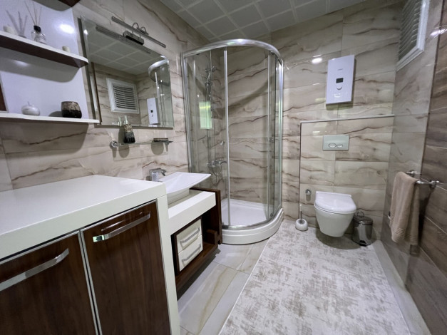 Просторная меблированная квартира планировки 1+1, 80м2 в районе Махмутлар - Ракурс 13