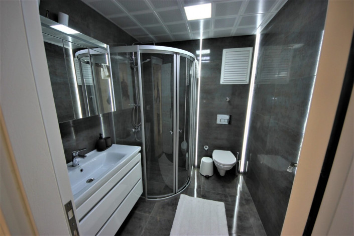 Меблированная квартира планировки 2+1, 155м2 с видом на море, район Махмутлар - Ракурс 10