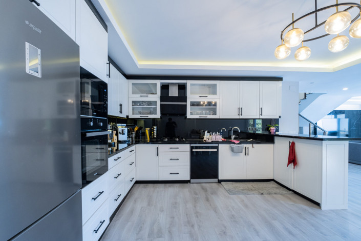 Трехэтажная вилла планировки 3+1, 370м2 в районе Каргыджак - Ракурс 8