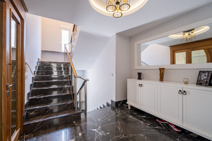 Трехэтажная вилла планировки 3+1, 370м2 в районе Каргыджак - Ракурс 15