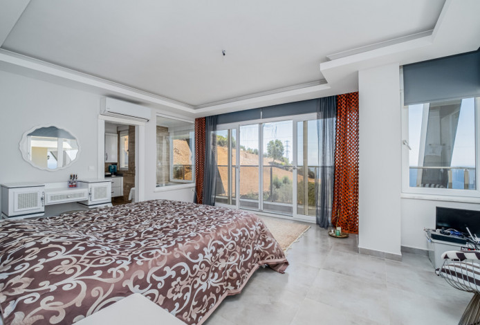 Трехэтажная вилла планировки 3+1, 370м2 в районе Каргыджак - Ракурс 16