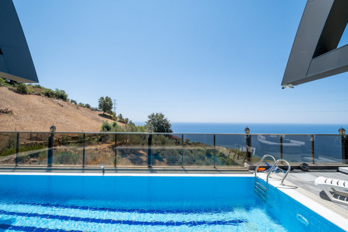 Трехэтажная вилла планировки 3+1, 370м2 в районе Каргыджак - Ракурс 44