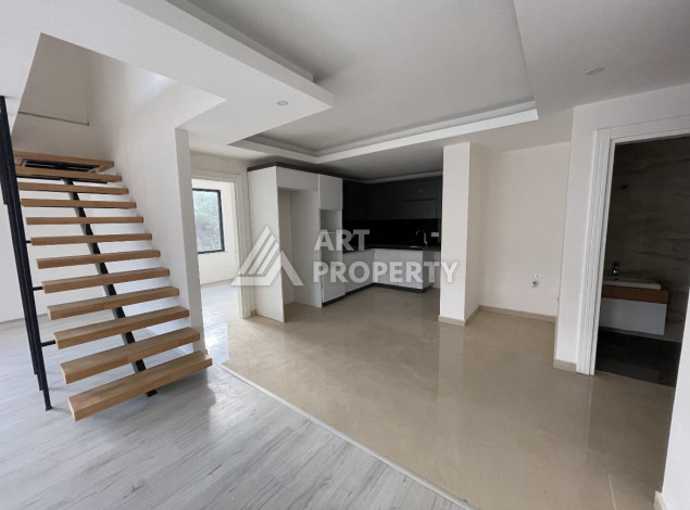 Двухуровневая квартира в районе Каргыджак планировки 4+1,260м2 - Ракурс 2