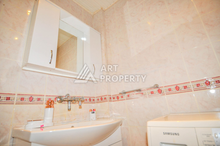 Просторная меблированная квартира 2+1 на центральной улице в 150 метрах от моря в Махмутлар, 120 м2 - Ракурс 2