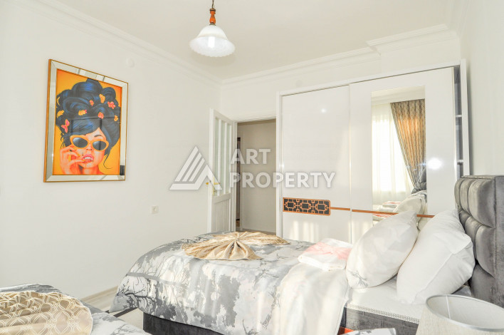 Просторная меблированная квартира 2+1 на центральной улице в 150 метрах от моря в Махмутлар, 120 м2 - Ракурс 4