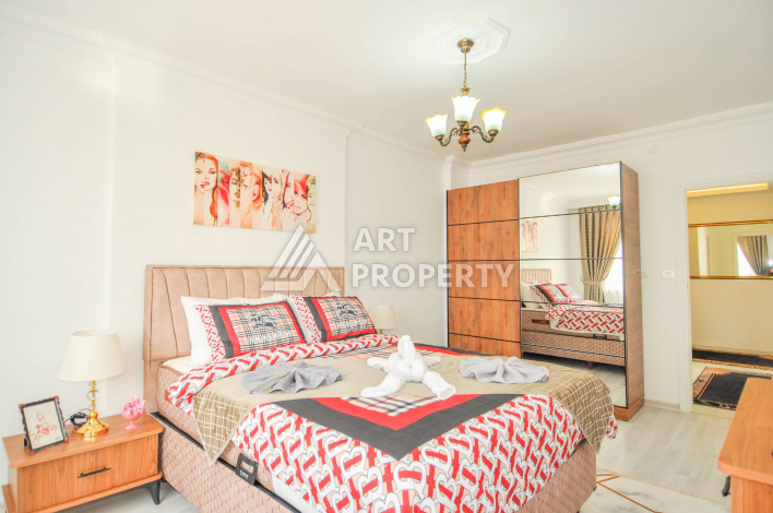 Просторная меблированная квартира 2+1 на центральной улице в 150 метрах от моря в Махмутлар, 120 м2 - Ракурс 7