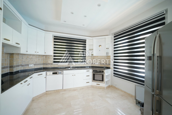 Вилла с бассейном в  многофункциональном комплексе с инфраструктурой отеля 5* в районе Каргыджак - Ракурс 11