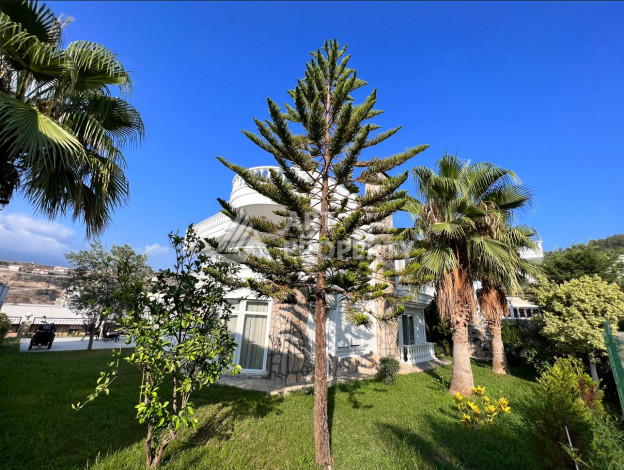 Вилла 4+1 в престижном районе Каргыджак с прекрасными видами - Ракурс 8