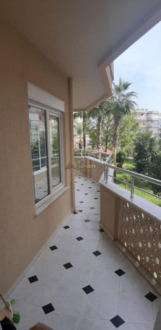 Четырехкомнатная квартира в 50 метрах от моря в районе Оба, 130 м2 - Ракурс 25