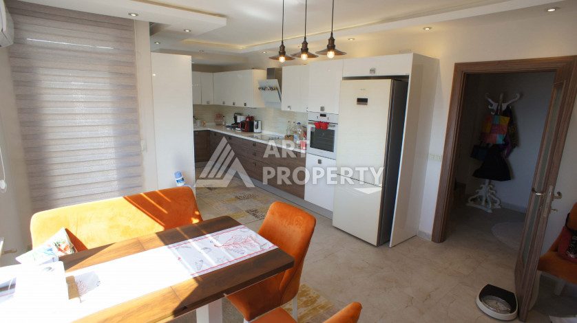 Пентхаус планировки 3+1, 240 M2 рядом с море, в районе Кестель - Ракурс 4