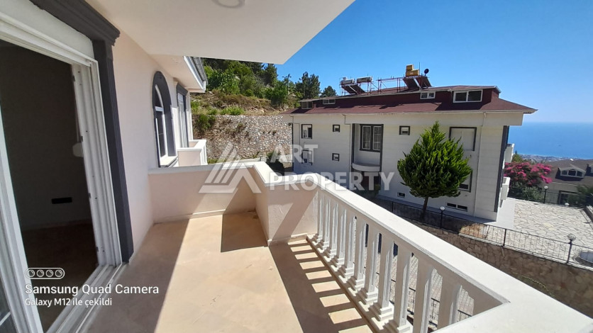 Шикарная вилла с частным бассейном и сауной планировки 5+1, 500м2 - Ракурс 2