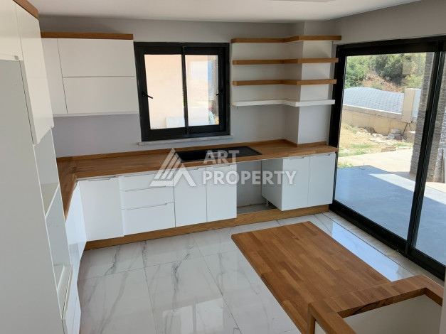 Роскошная вилла с собственным садом и видом на море в районе Каргыджак - Ракурс 3