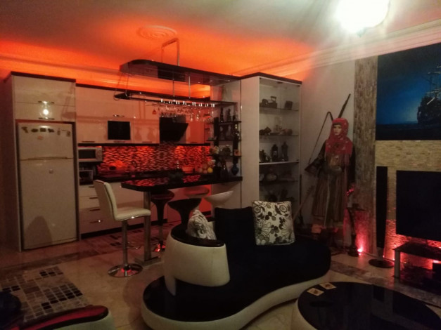 Трехкомнатная квартира в трёх минутах от моря в районе Оба, 110 м2 - Ракурс 9