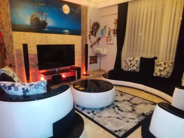 Трехкомнатная квартира в трёх минутах от моря в районе Оба, 110 м2 - Ракурс 10