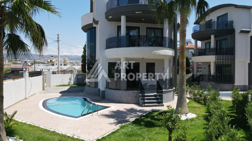 Шикарная вилла в 150 метрах от моря в районе Паяллар - Ракурс 2