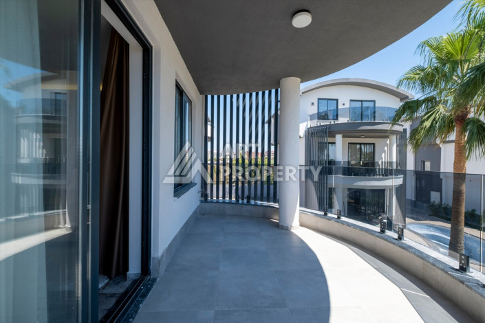 Шикарная вилла в 150 метрах от моря в районе Паяллар - Ракурс 3