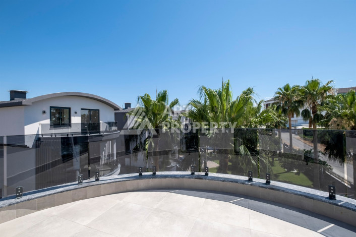 Шикарная вилла в 150 метрах от моря в районе Паяллар - Ракурс 4