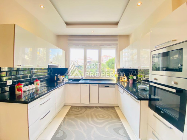 Двухуровневая квартира в 100 метрах от моря в районе Кестель планировки 4+1 - Ракурс 3