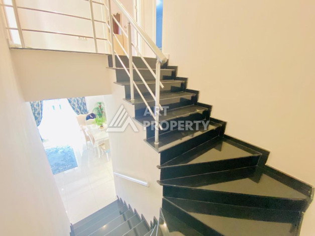 Двухуровневая квартира в 100 метрах от моря в районе Кестель планировки 4+1 - Ракурс 13