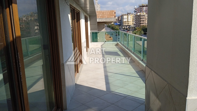 Апартаменты планировки 4+1 общей площади 215 м2 в Алании - Ракурс 60