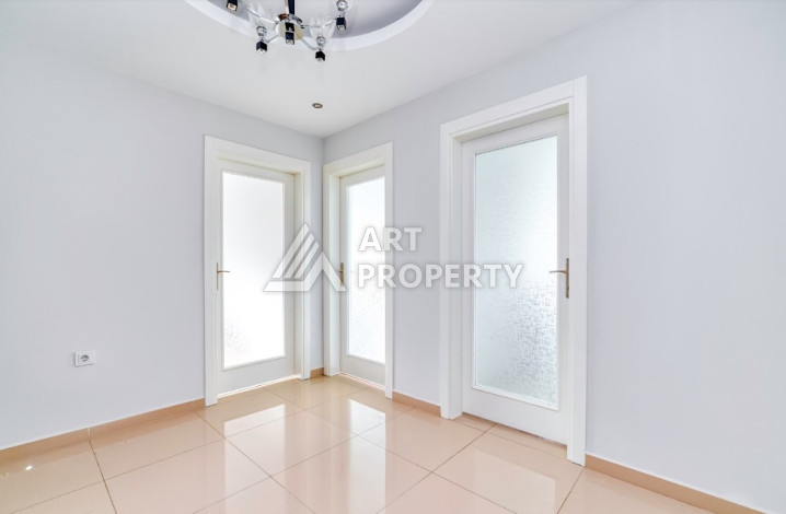 Светлые просторные апартаменты планировки 3+1 в районе Махмутлар, 170м2 - Ракурс 10