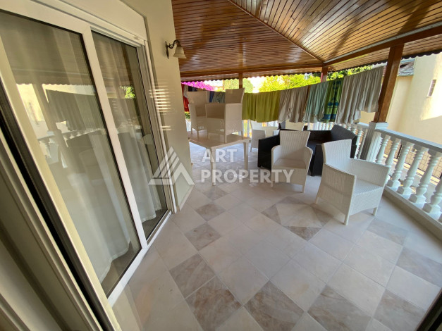 Вилла планировки 6+2 с собственным бассейном в районе Демирташ, 550м2 - Ракурс 3