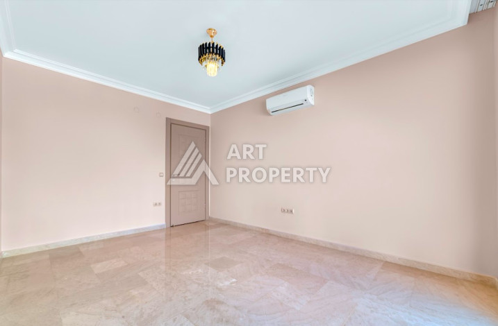 Просторные апартаменты с камином в престижном районе Кестель планировки 3+1, 230м2 - Ракурс 9