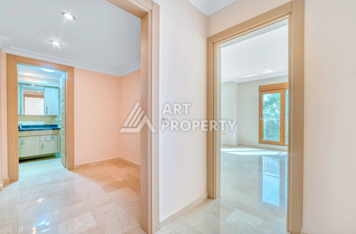 Просторные апартаменты с камином в престижном районе Кестель планировки 3+1, 230м2 - Ракурс 12