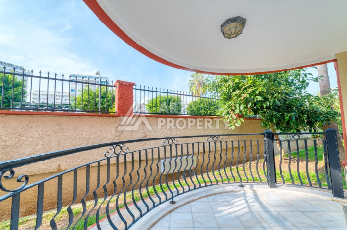 Двухуровневая квартира в 200м от моря планировки 4+1 в районе Кестель, 200м2 - Ракурс 9