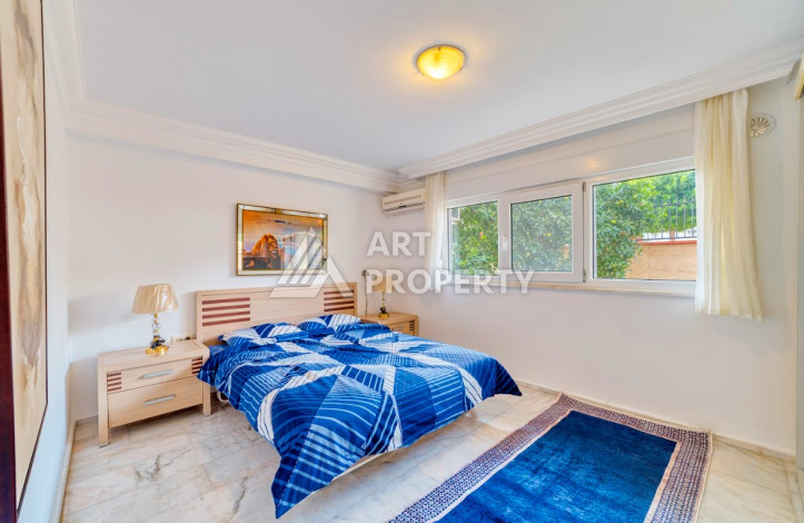 Двухуровневая квартира в 200м от моря планировки 4+1 в районе Кестель, 200м2 - Ракурс 20