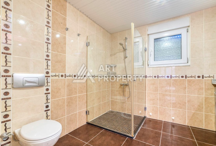 Двухуровневая квартира в 200м от моря планировки 4+1 в районе Кестель, 200м2 - Ракурс 33