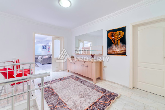 Двухуровневая квартира в 200м от моря планировки 4+1 в районе Кестель, 200м2 - Ракурс 36