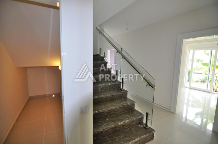 Вилла с собственным бассейном, сауной и гаражом в районе Каргыджак, 3+1, 330м2 - Ракурс 7