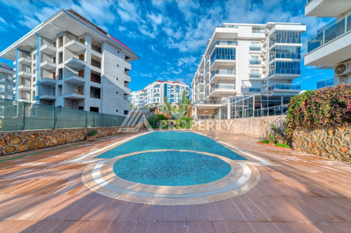 Дуплекс с джакузи на террасе в престижном районе Кестель планировки 3+2, 240м2 - Ракурс 2