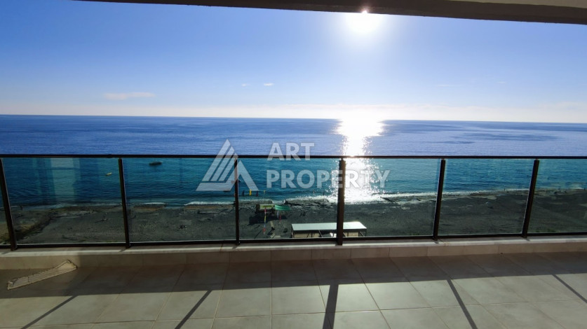 Меблированная квартира 1+1, 65м2, в резиденции класса люкс на первой береговой линии в Махмутларе - Ракурс 15