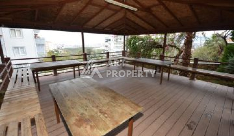 Меблированные апартаменты с просторным балконом  планировки 2+1 в районе Махмутлар, 110м2 - Ракурс 2