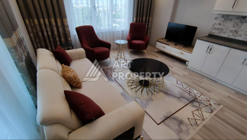 Меблированные апартаменты с просторным балконом  планировки 2+1 в районе Махмутлар, 110м2 - Ракурс 6