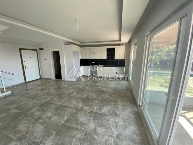 Просторный дуплекс с панорамными окнами и видом на море в районе Каргыджак, планировка 1+1, 78м2 - Ракурс 3