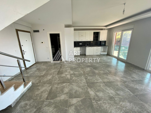 Просторный дуплекс с панорамными окнами и видом на море в районе Каргыджак, планировка 1+1, 78м2 - Ракурс 4