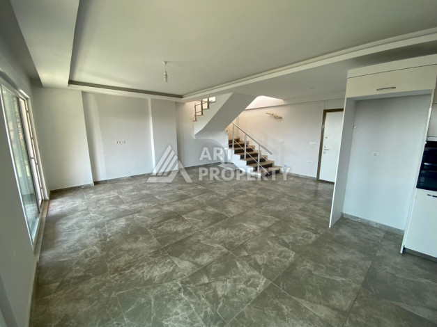 Просторный дуплекс с панорамными окнами и видом на море в районе Каргыджак, планировка 1+1, 78м2 - Ракурс 11