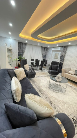 Апартаменты с просторной террасой и видом на море планировки 3+1 в районе Махмутлар, 185м2 - Ракурс 8