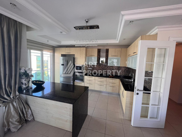 Просторный меблированный дуплекс планировки 4+1 в районе Оба, 280м2 - Ракурс 2