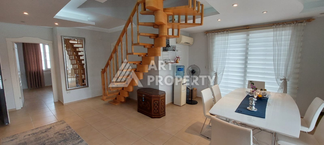 Дуплекс в 100 метрах от восхитительного пляжа Клеопатры планировки 3+1, 150м2 - Ракурс 2