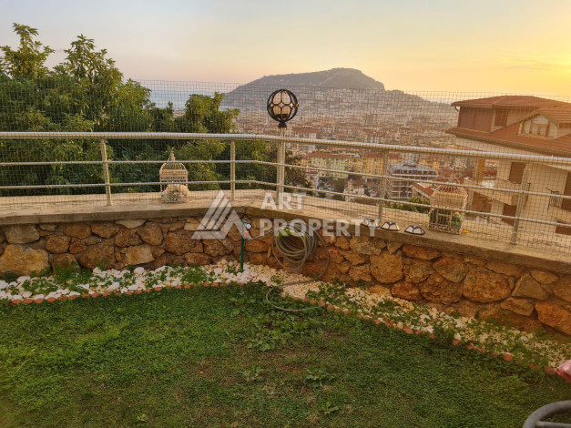 Дуплекс с садом планировки 4+1 в Алании, 220м2 - Ракурс 2