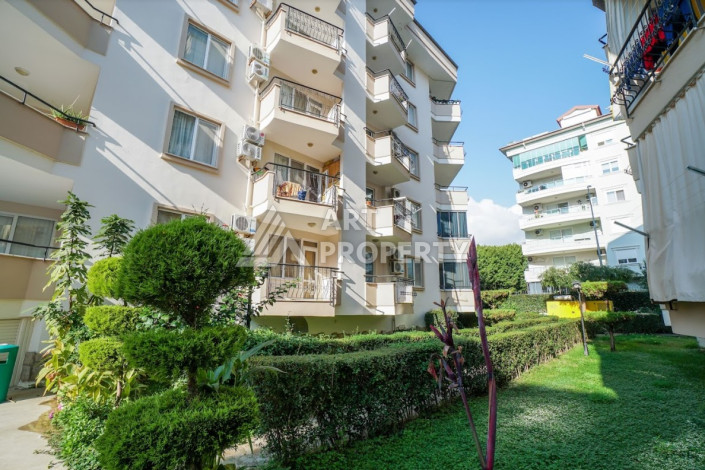 Дуплекс вблизи моря с дизайнерским ремонтом в районе Оба планировки 4+1, 160м2 - Ракурс 2