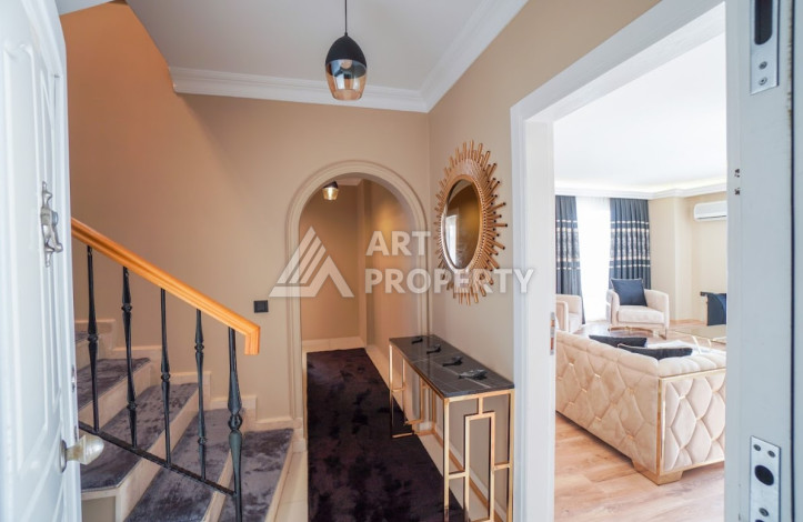 Дуплекс вблизи моря с дизайнерским ремонтом в районе Оба планировки 4+1, 160м2 - Ракурс 4