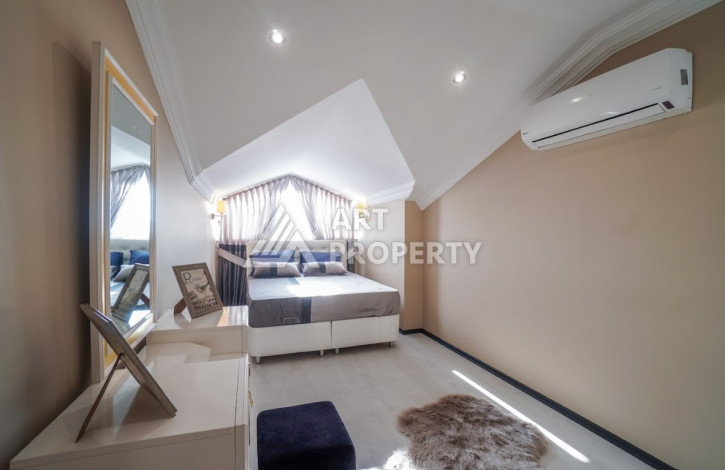 Дуплекс вблизи моря с дизайнерским ремонтом в районе Оба планировки 4+1, 160м2 - Ракурс 27