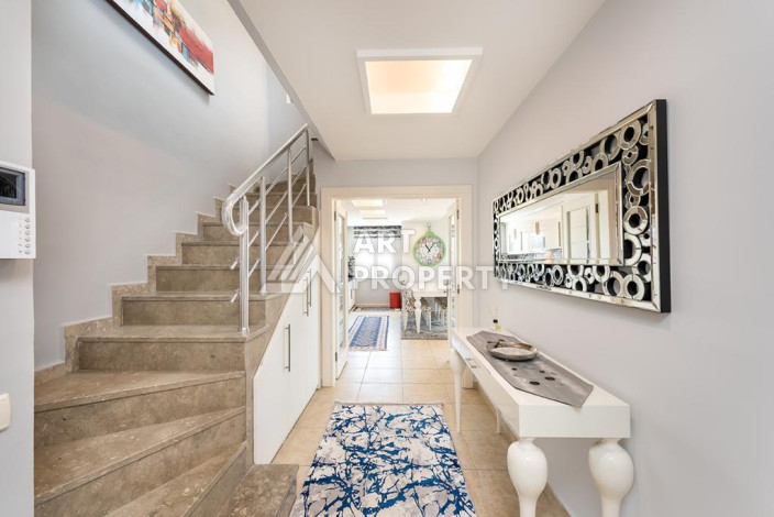 Пентхаус с потрясающим видом на море, горы и город в районе Тосмур, 250м2 - Ракурс 5